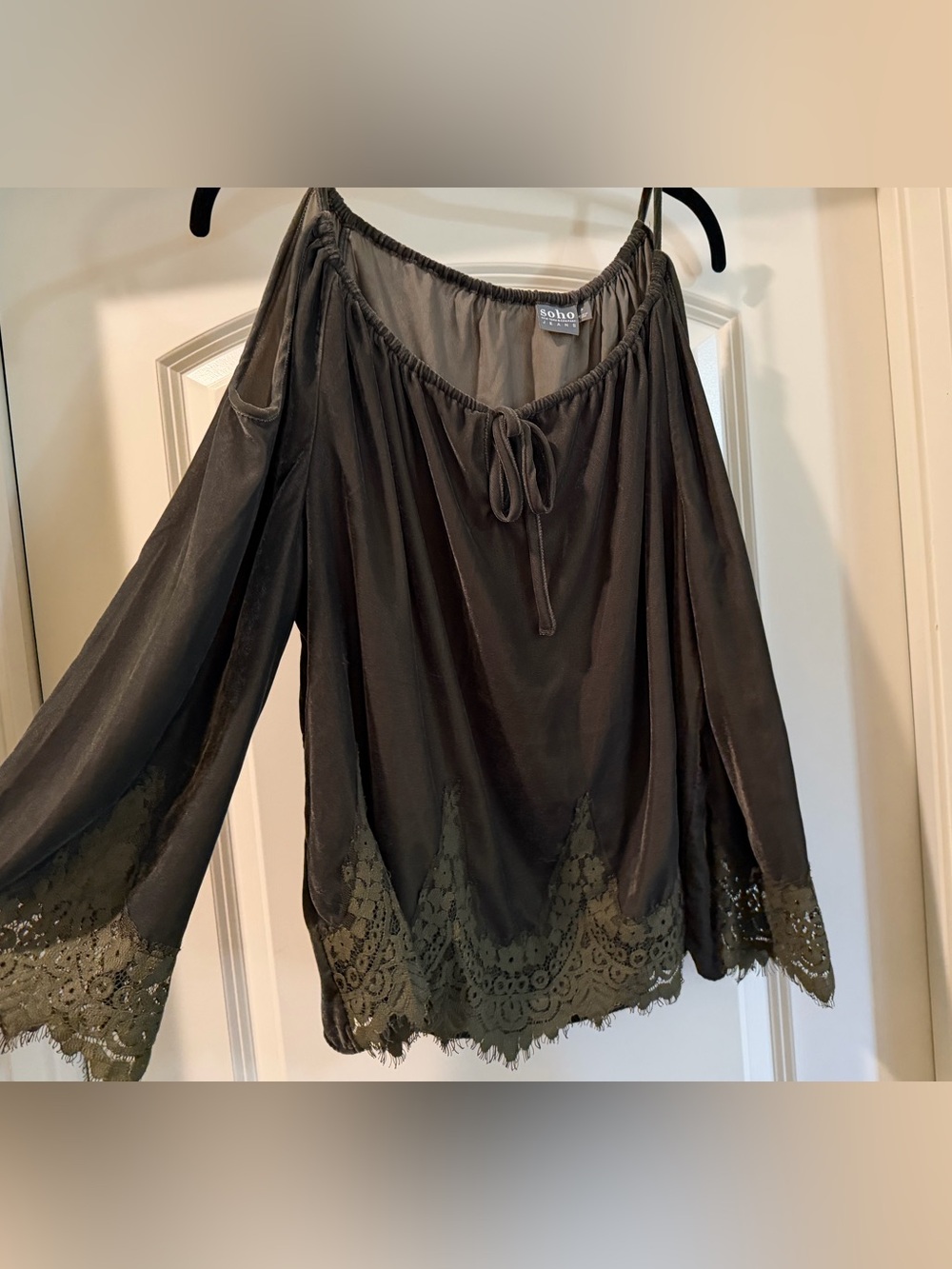 Soho Jeans NY&C Black Cold Shoulder Lace Bell Sleeve Boho Top S